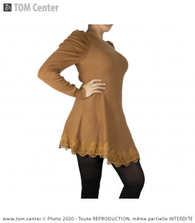 Robe Courte - Épaules Bouffantes et Dentelle
